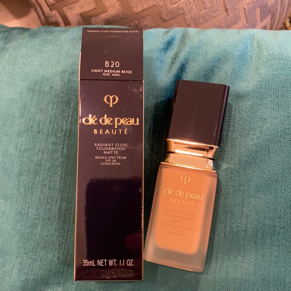 Cle de Peau Radiant Fluid Foundation Matte B20 (Used Once). Color B20